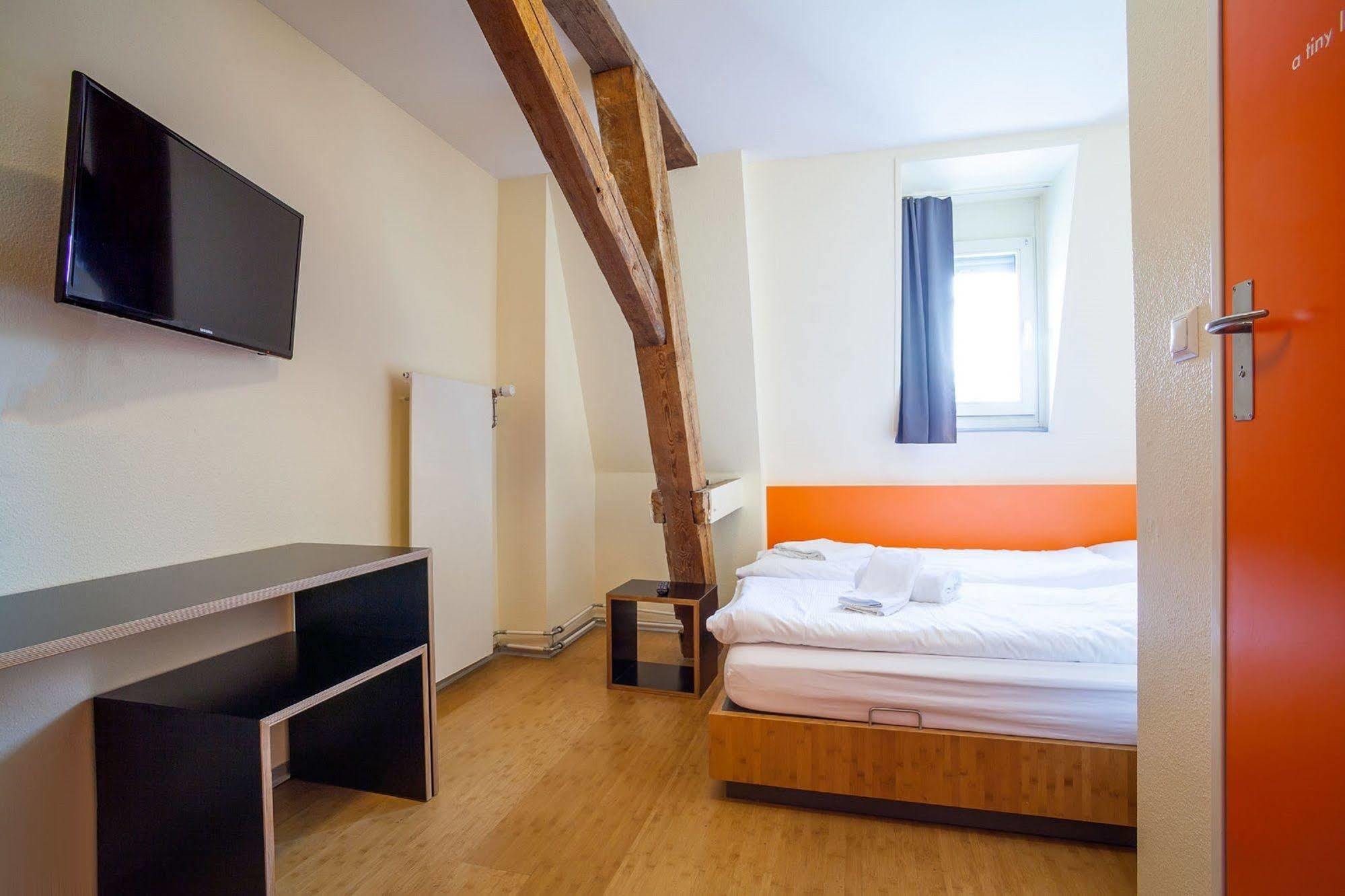 Easyhotel Basel - Self Service And Self Check-In Exterior foto