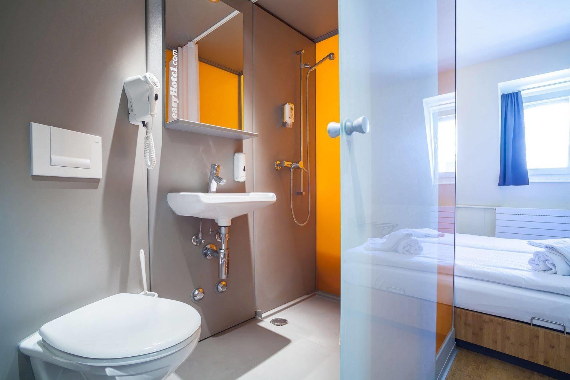 Easyhotel Basel - Self Service And Self Check-In Exterior foto