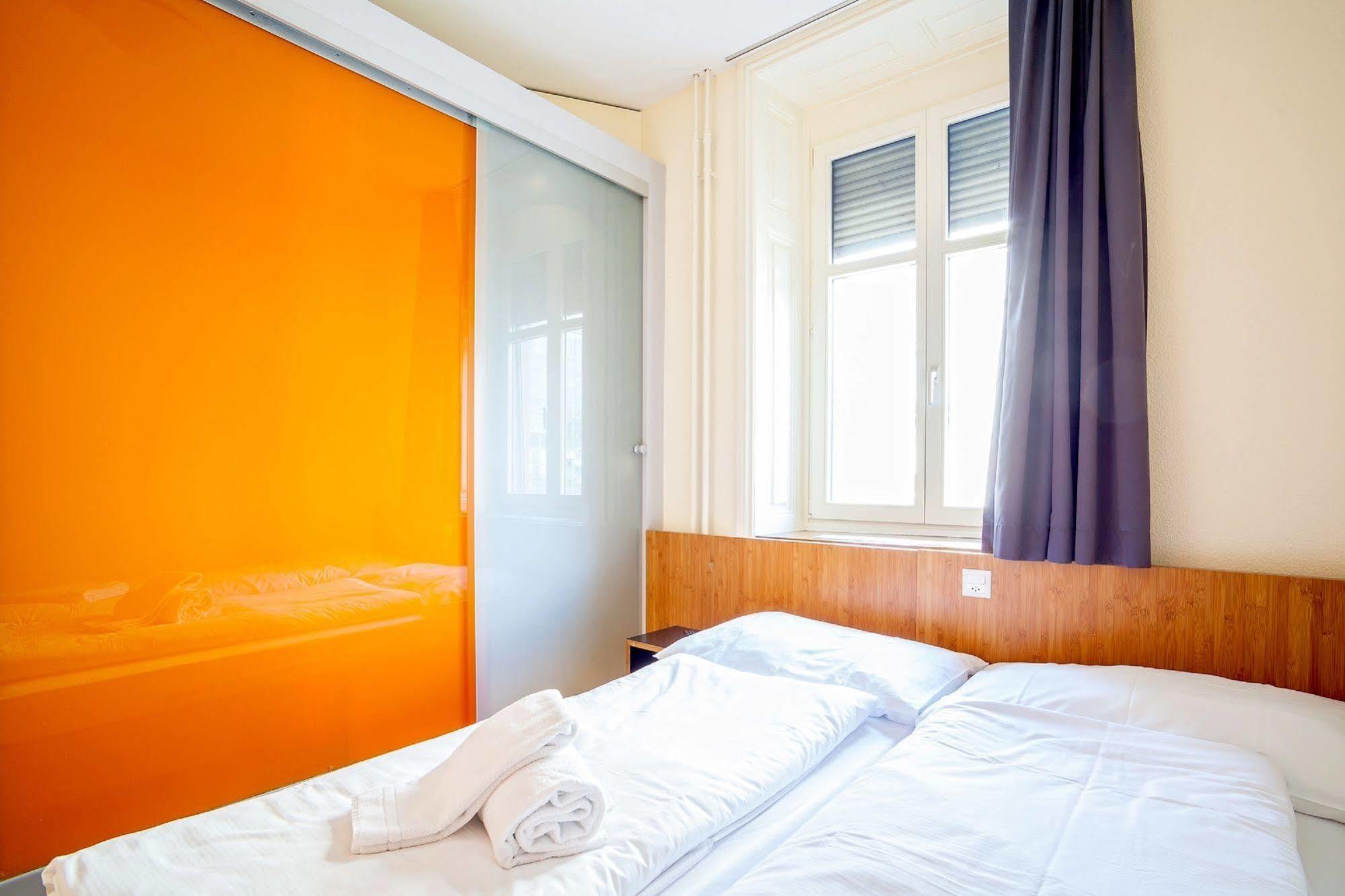 Easyhotel Basel - Self Service And Self Check-In Exterior foto
