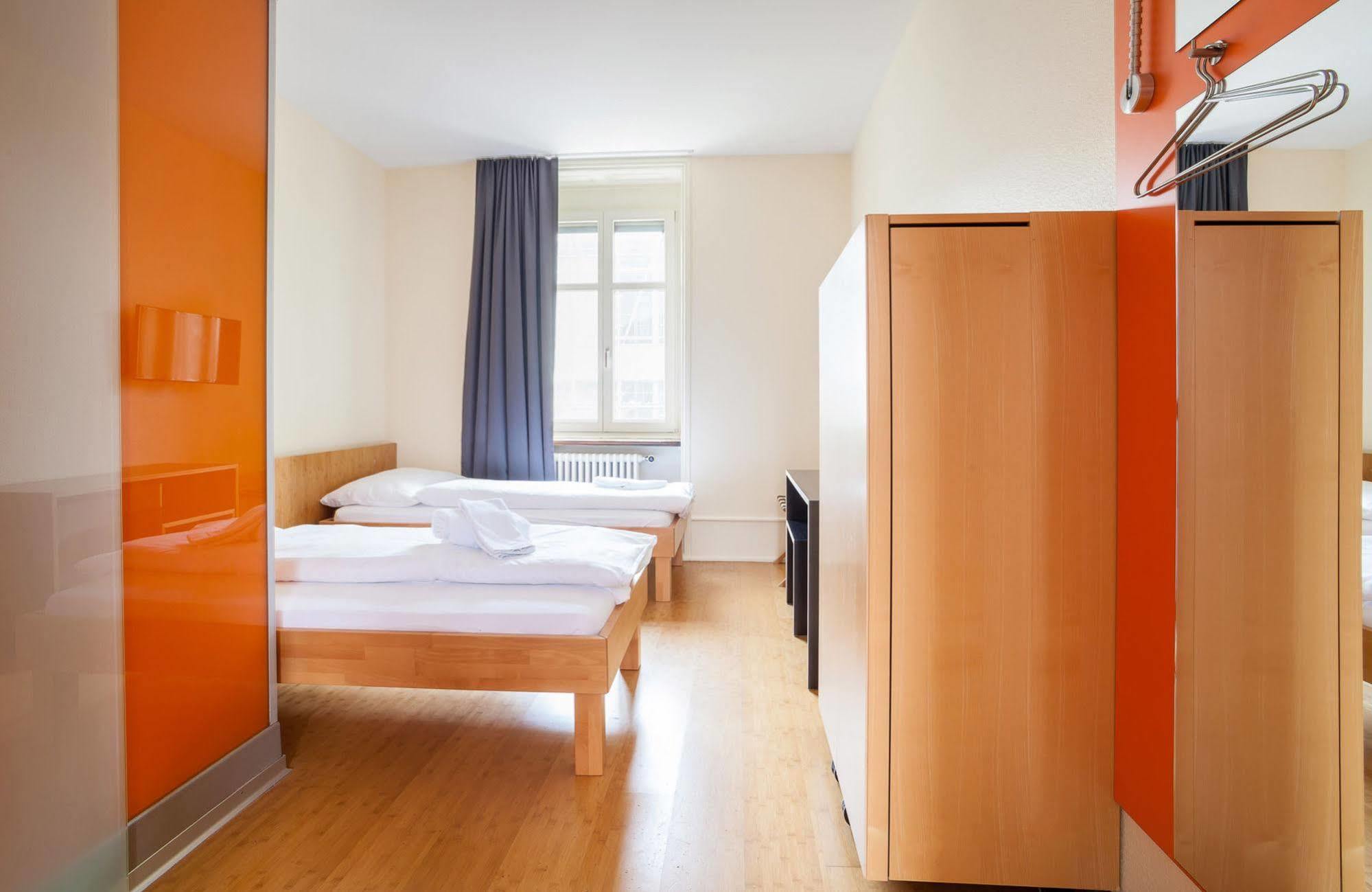Easyhotel Basel - Self Service And Self Check-In Exterior foto